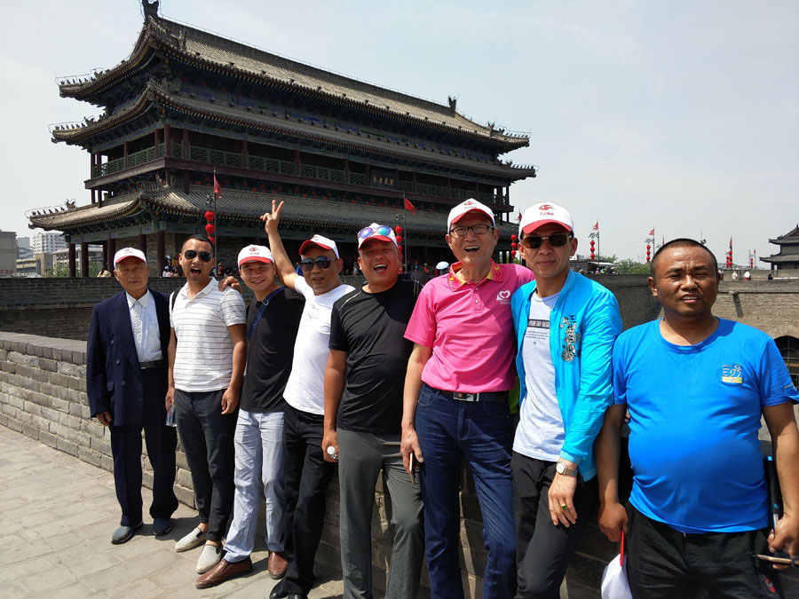 领略“张家界、西安”景点自然风光 共叙“湖北奥星”团队进取情