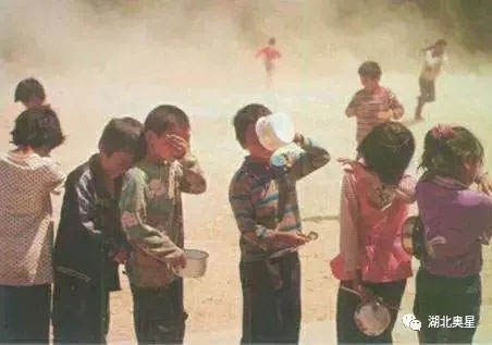 用爱浇灌祖国的花朵,我们一直都在！